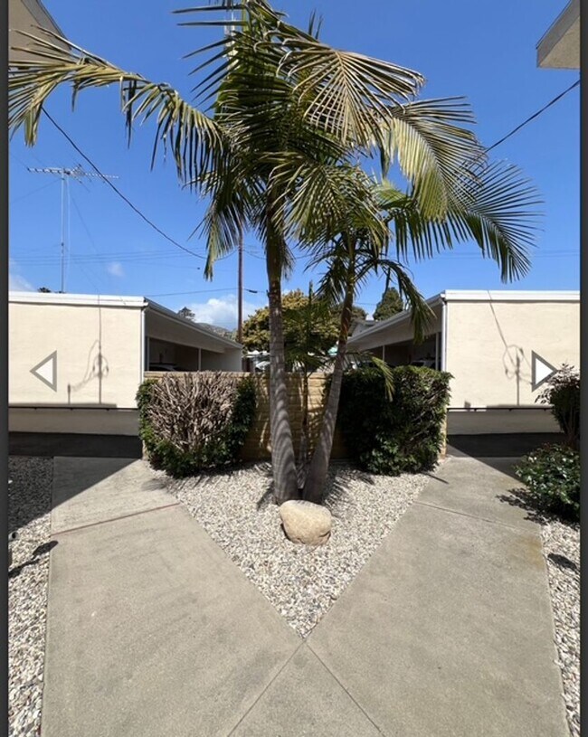 Building Photo - Charming One Bedroom Upstairs Apartment