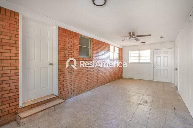 Building Photo - Newly Renovated 3/2 in Whitehaven