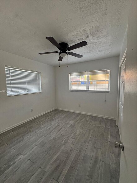 Building Photo - 2505 NW 13th Ct