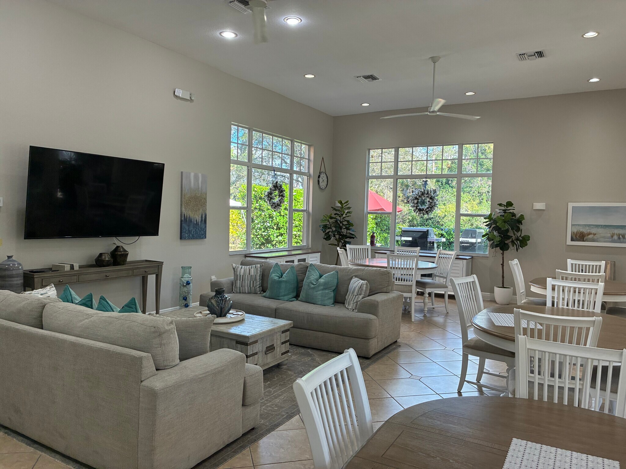 Club House Lounge Area - 4510 Botanical Place Cir