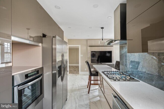 Building Photo - 415 City Ave