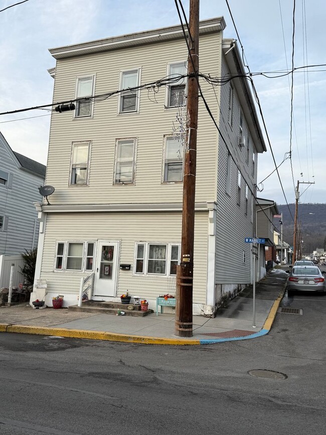 Building Photo - 201 W Market St