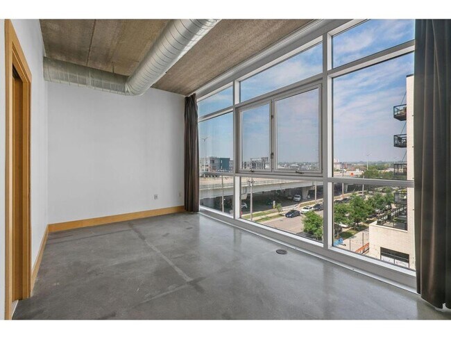 Building Photo - 345 N 6th Ave