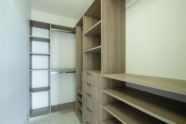 Building Photo - 701 Brickell Key Blvd