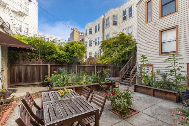 Building Photo - 32A Landers St
