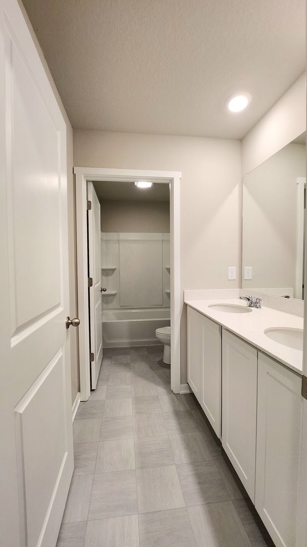 Building Photo - Modern 4BR Home Near Great Western Bike Trail | West Des Moines