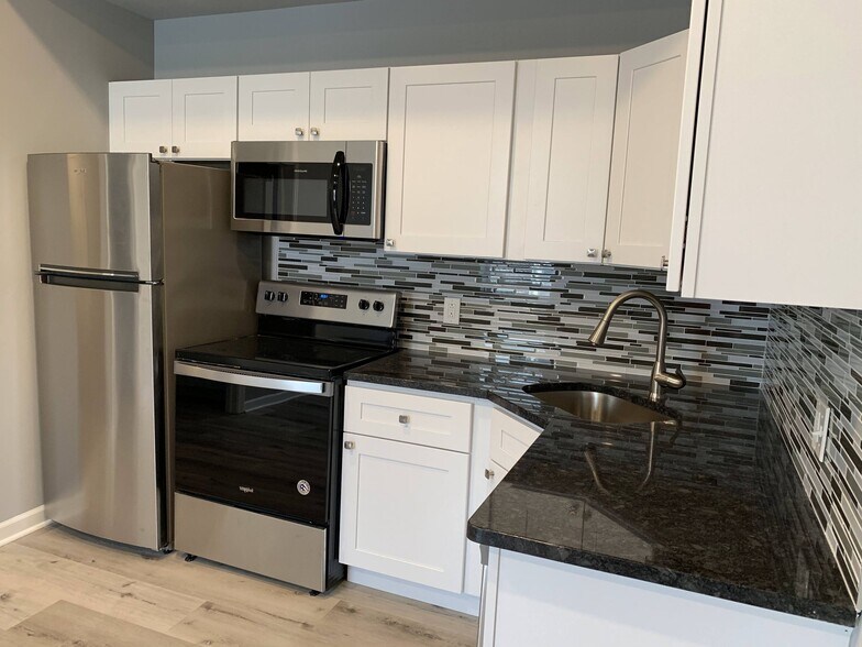 Building Photo - 517 S 42nd St