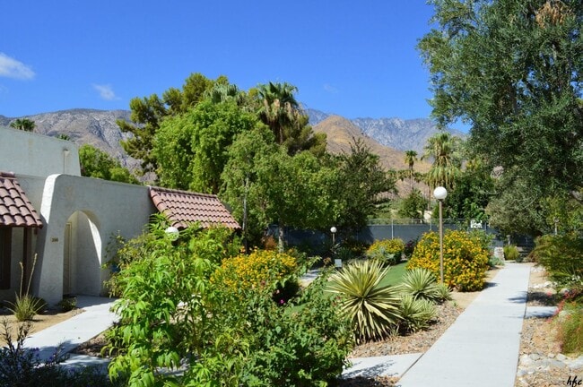 Building Photo - Casa de Oro in Little Tuscany, SEASONAL/MO...