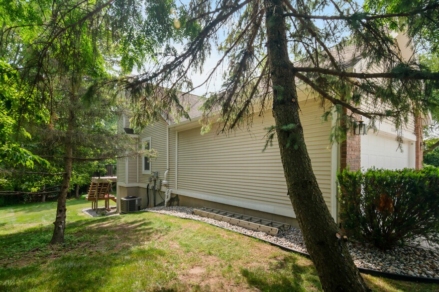 Building Photo - 1511 Fall Creek Ln