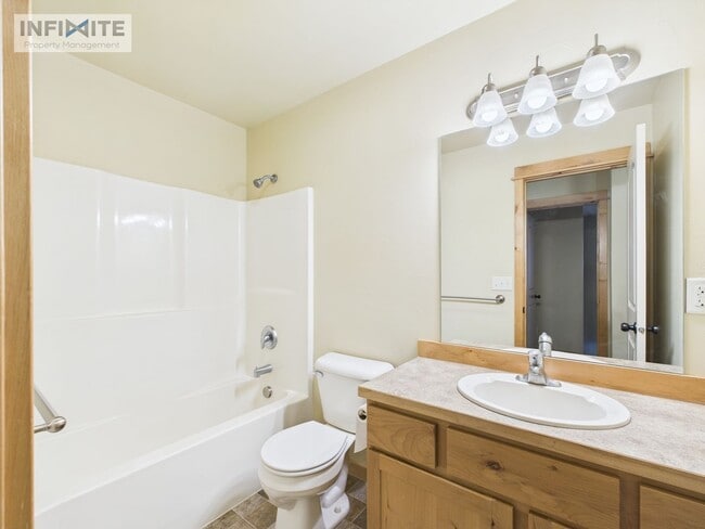 Building Photo - Move In Ready 3 Bedroom!