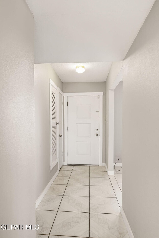 Building Photo - 6932 Escondido Dr