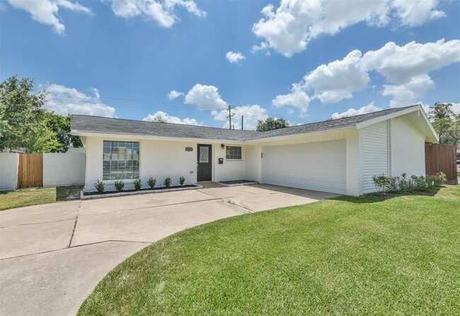 Primary Photo - 3215 Rockyridge Dr
