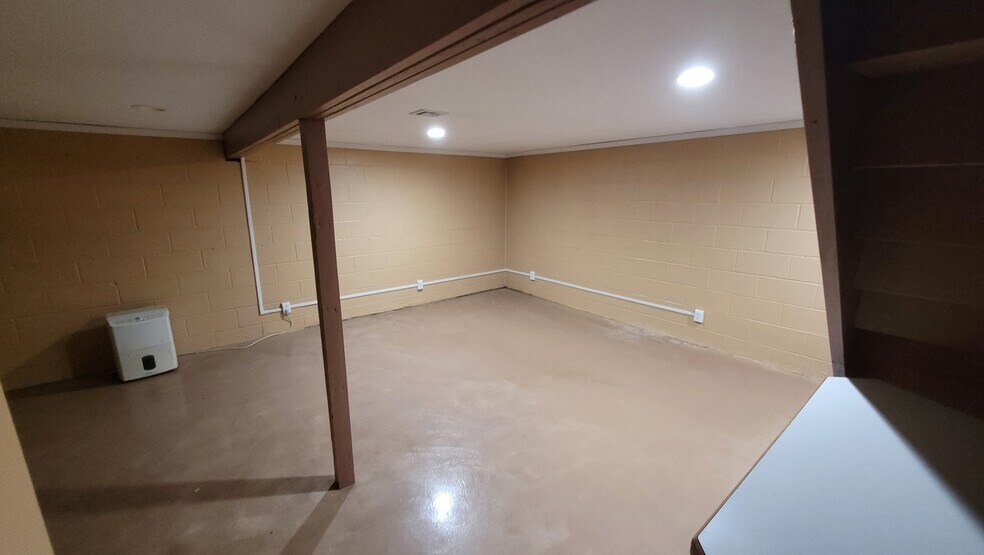 Building Photo - 209 5th Ave N