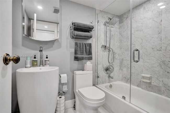 Building Photo - 2301 S Ocean Dr