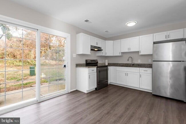 Building Photo - 45 Heritage Ct