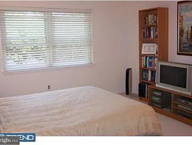 Building Photo - 204 Winding Way