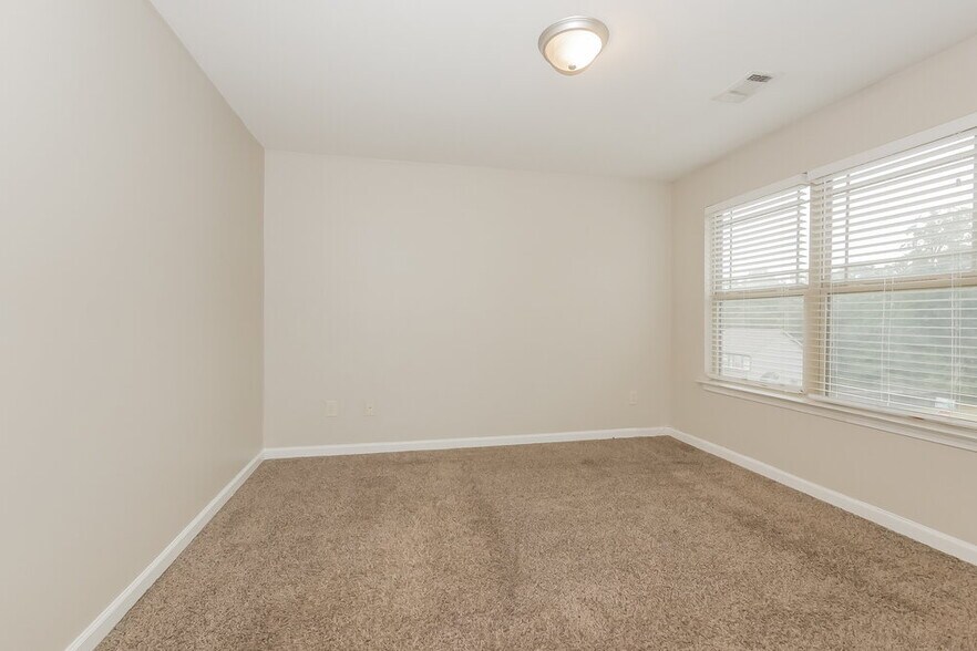 Building Photo - 632 Stevens Pl