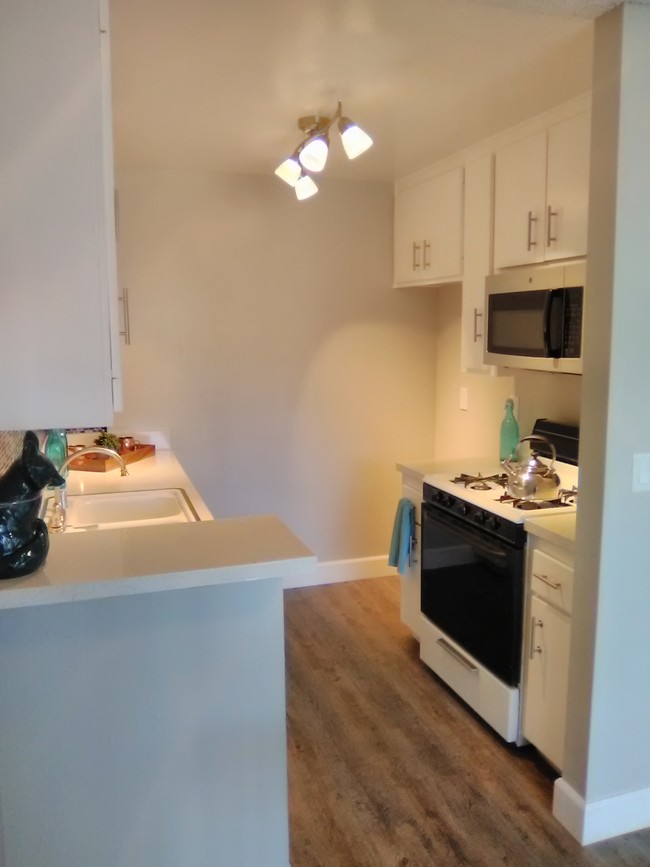 Kitchen - Azul Apartments