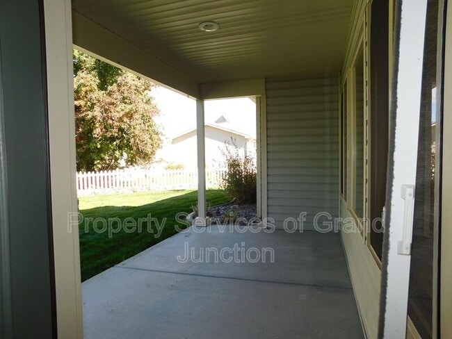 Building Photo - 1213 E Carolina Ave