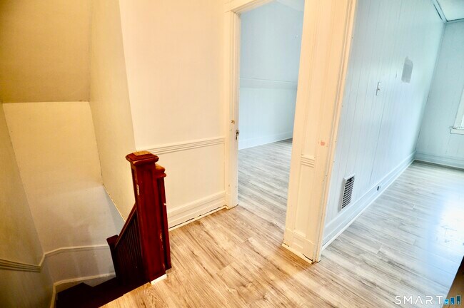 Building Photo - 407 East Ave