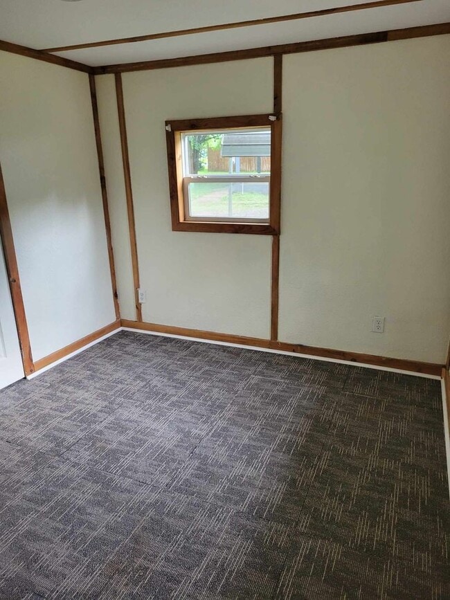 Building Photo - 2 BEDROOM 1 BATHROOM HOUSE FOR RENT