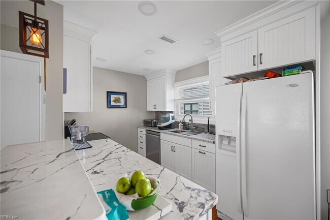 Building Photo - 2304 Bergen Ct