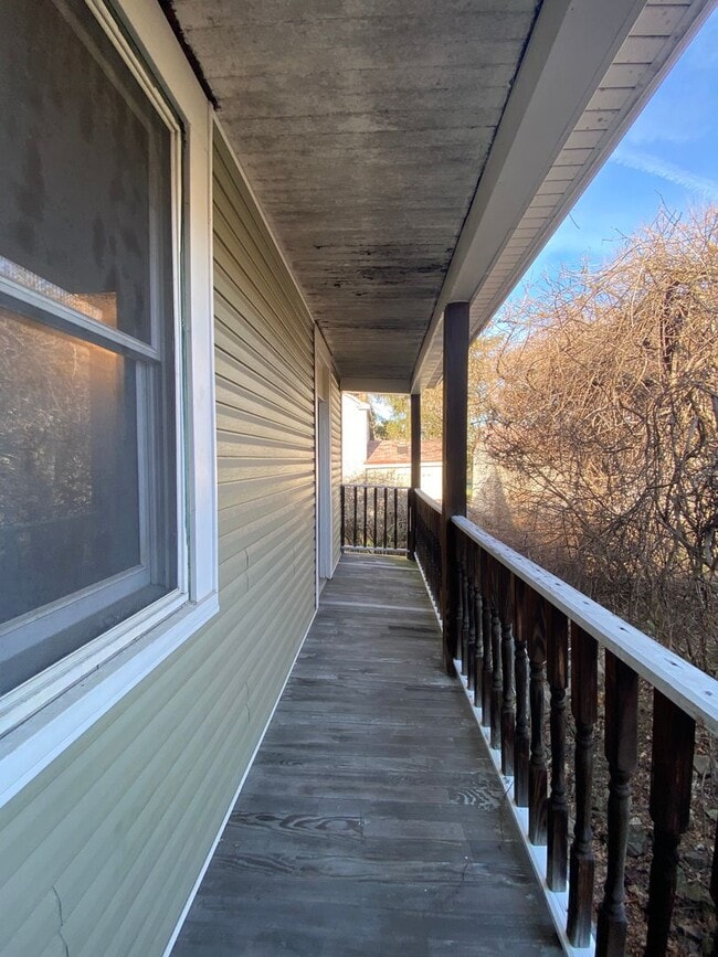 Building Photo - Now showing, Updated 3BR 2 Full Bath house...
