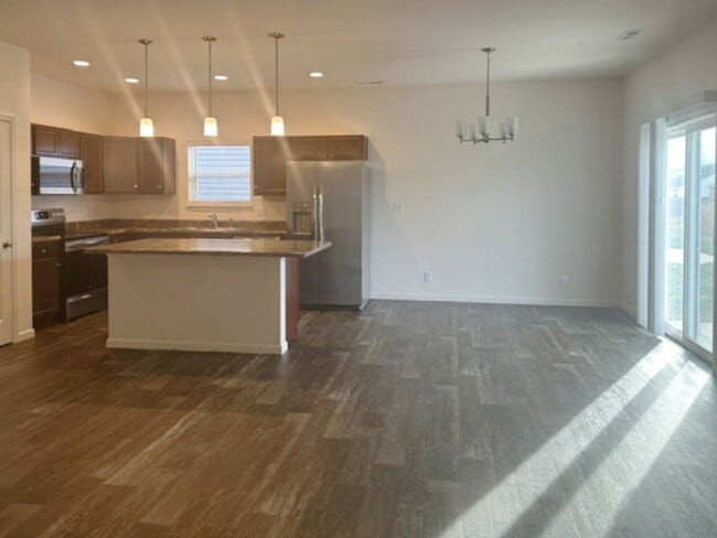 Building Photo - Modern 3B/2B home located in South Lafayet...