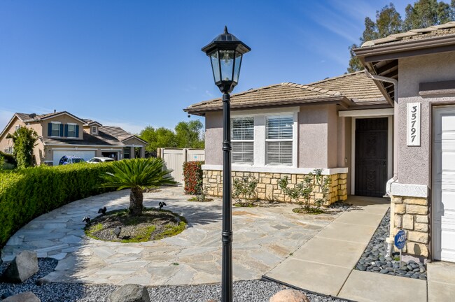 Primary Photo - 35797 Rosedown Ln