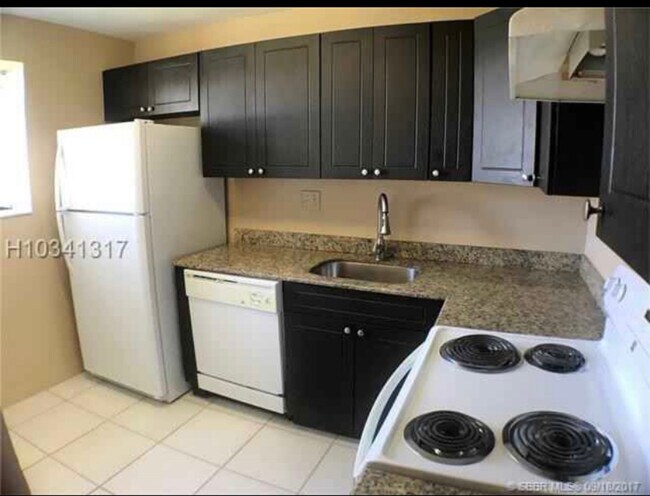 Building Photo - 701 Gardens Dr