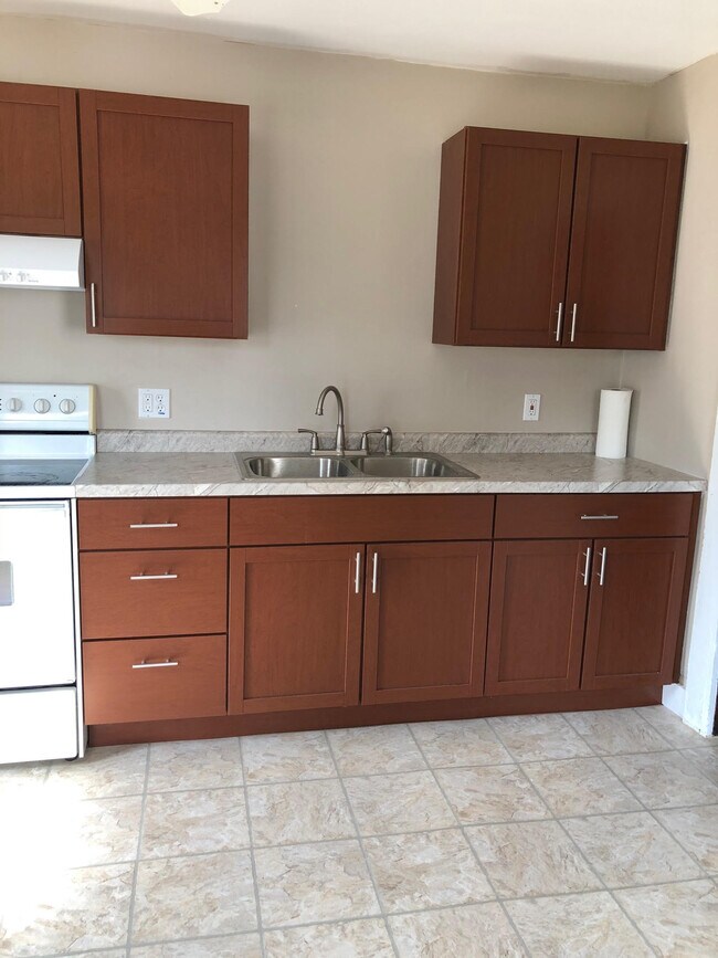 Kitchen - 1425 5th Ave