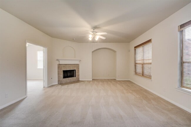 Building Photo - 9115 Memorial Valley Dr
