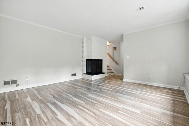 Building Photo - 49 Canoe Brook Pkwy