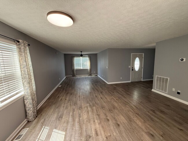 Building Photo - 80 Collins Ln