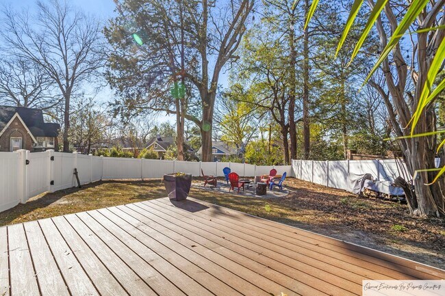 Building Photo - BEAUTIFUL ONE STORY BRICK HOME IN DOWNTOWN...