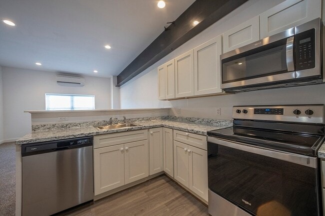 Building Photo - 2 S Grove St