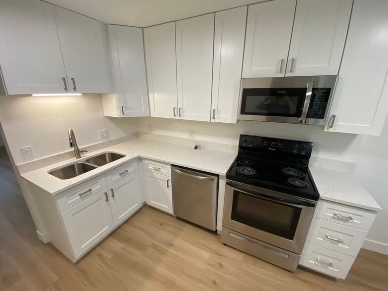 kitchen - 1108 Constitution Ave