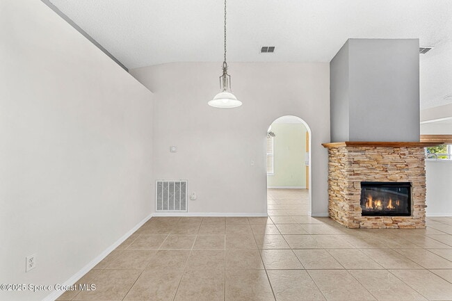 Building Photo - 2390 Savannah Blvd