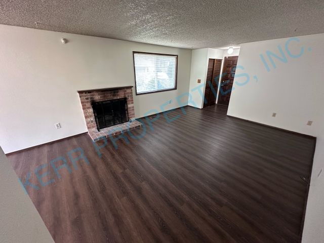 Building Photo - FREE RENT! Charming 3-Bed Oasis with 2 Full Baths in Gresham – Perfectly Cozy at 1088 Sq Ft!