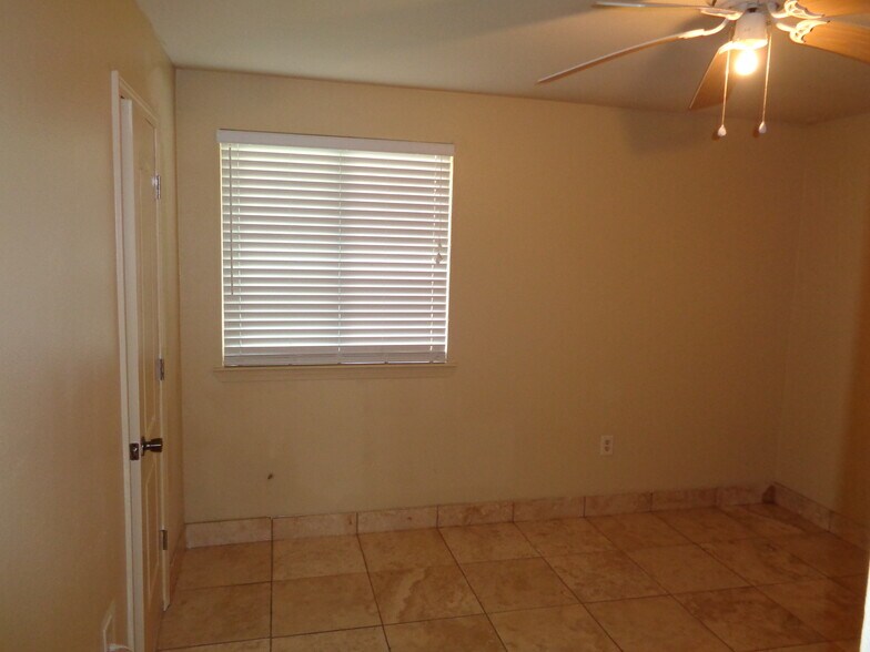 Building Photo - 654 Jennifer Jean Dr