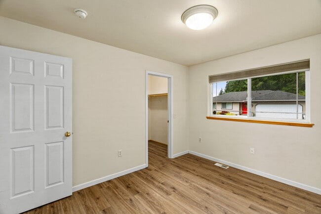 Building Photo - 502 E Ferndale Ave