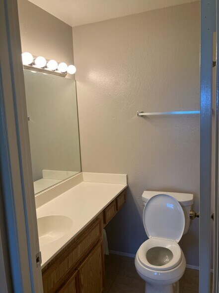 Building Photo - 874 S Rancho Santa Fe Rd