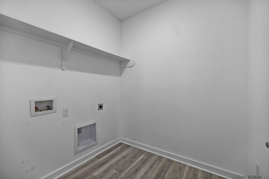 Building Photo - 12856 Silverbell Ave