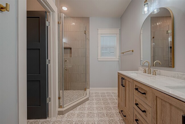 Building Photo - 1110 Ave K Ave