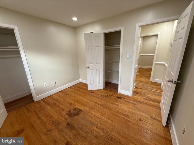 Building Photo - 4302 Hendricks Dr