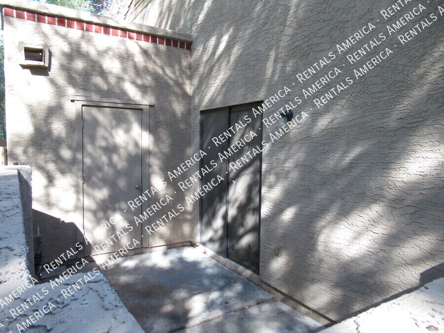 Building Photo - 3491 N Arizona Ave