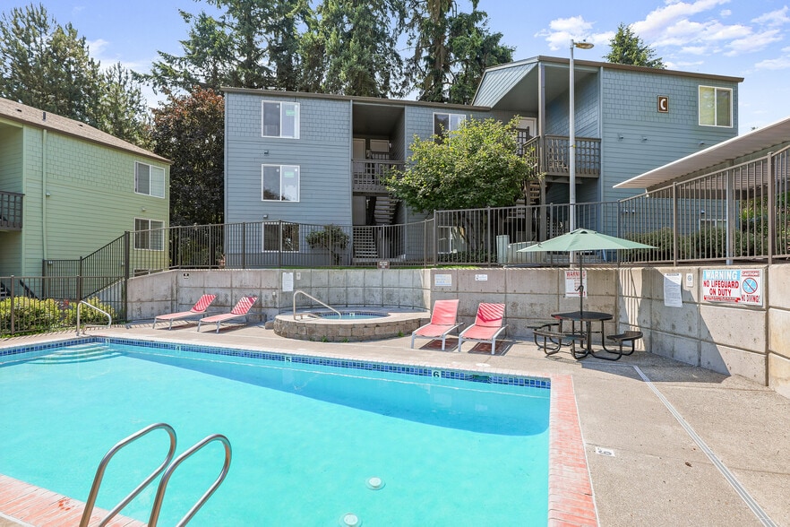 The Finch Swimming Pool - The Finch