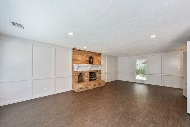 Building Photo - 2824 S Logrun Cir