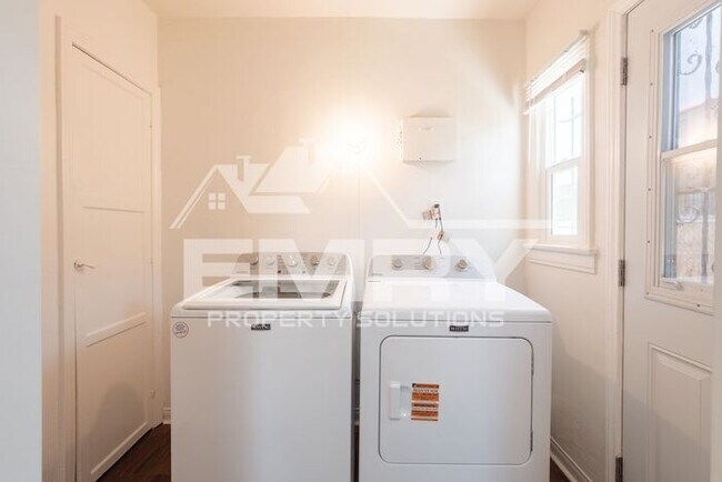 Building Photo - Remodeled 3 Bed 1 Bath Spanish-Style Gem for Rent