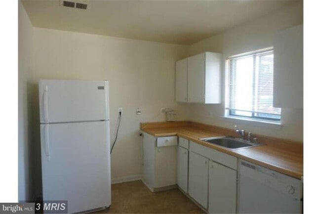 Building Photo - 8415 Benecia Ct